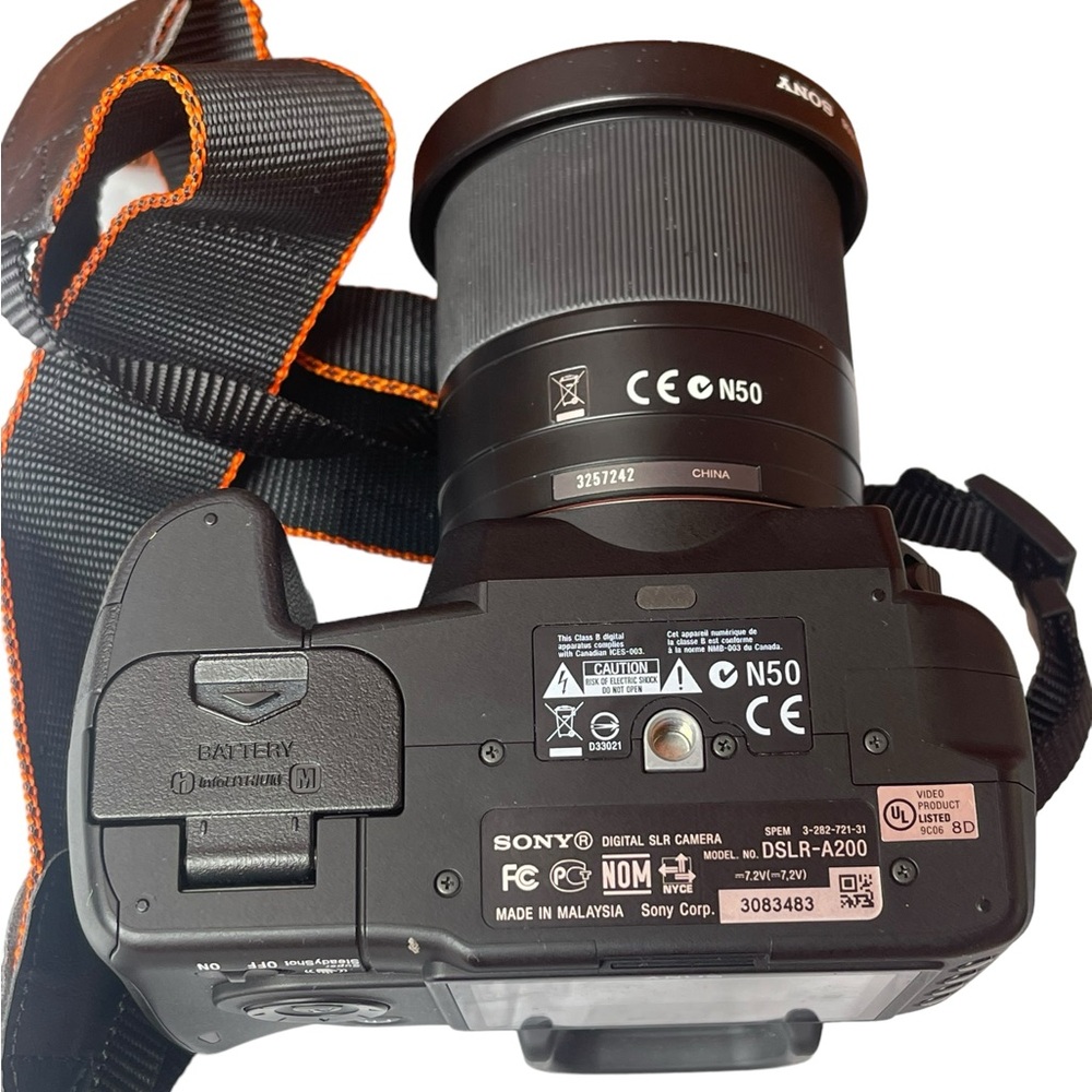 Sony DSLR-A200 10.2MP Digital SLR Camera W/18-70MM Lens
Used tested - Picture 5 of 7